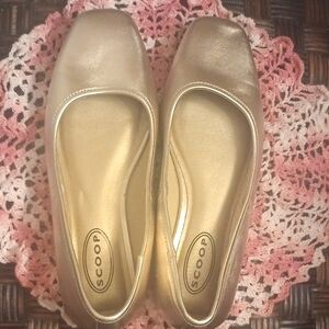 Scoop Women's Elegant Gold Flats